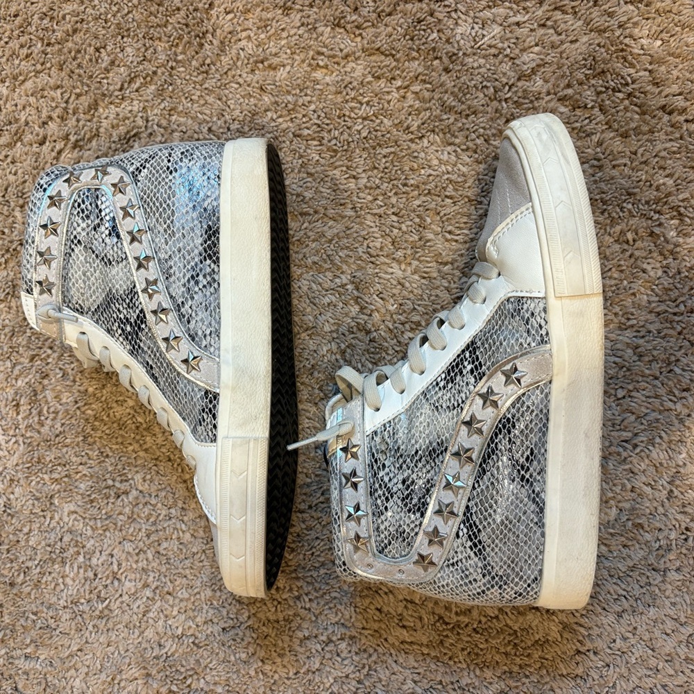 Vintage Havana Snakeskin Pattern High-Tops in White and Gray - Picture 2 of 5